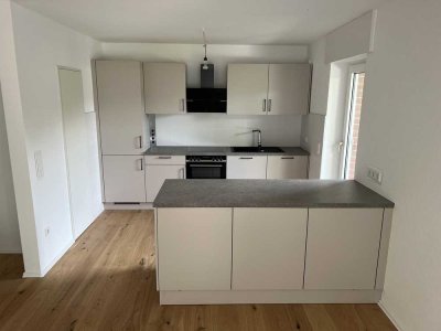 Erstbezug! Zentrale EG-Wohnung, großer Balkon, Küche