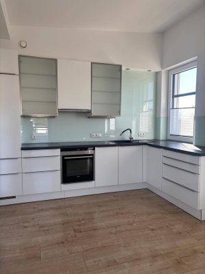 Helle Wohnung / Haushälfte zentral in ruhiger Grünlage