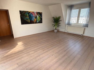 Exklusive Wohnung mit sonnigem Südbalkon &amp; Garagenplatz