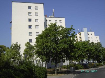 Gut geschnittene 2 ZKB mit Weitblick für Selbstnutzer