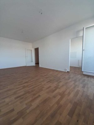 STUDENTEN aufgepasst WG geeignete 4 Raum Wohnung  - Schöne helle 4 Raum Wohnung in ruhiger Lage