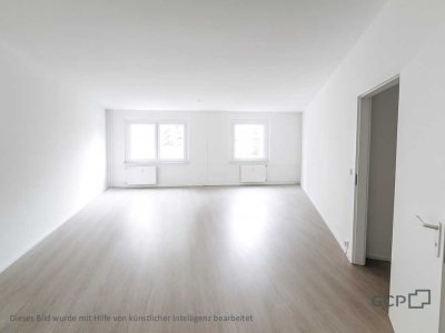 „Balkon gibt’s keinen, aber dafür Ruhe pur und eine renovierte 2-Zimmer-Wohnung mit EBK und Dusche!“