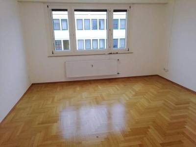 Neuwertiger 2 ZIMMER-NEUBAU + Balkon 4,5m² + extra Küche möbliert + Bad mit Dusche + extra WC + Lift