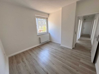 Nähe Allee-Center Essen. Schöne, renovierte und lichtdurchflutete 3-Zimmer Wohnung.