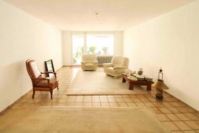 Urban Wohnen in zentraler Lage: 4 Zi-WHG mit großen Balkon und TG-Stellplatz