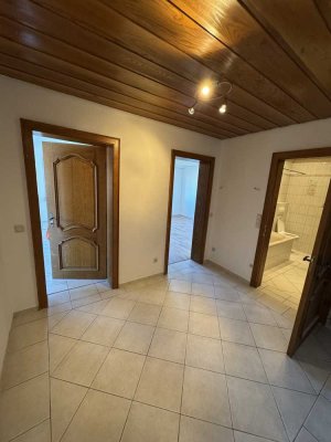 Exklusive, vollst. renovierte 4-Raum-Wohnung  mit geh. Innenausstattung mit Balkon