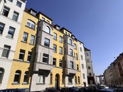 Charmante, modernisierte 2-Zimmer-Eigentumswohnung mit Balkon, Parkettboden, Küche und Tageslichtbad