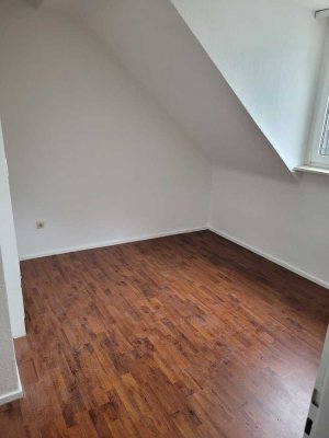 Charmantes 1-Zimmer-Dachgeschoss-Apartment in Mülheim-Mitte