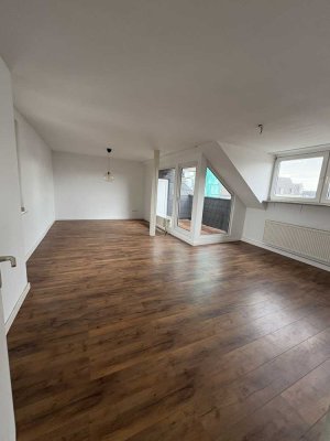 3-Z Wohnung am Schillerplatz / Garage / Aufzug / Einbauküche