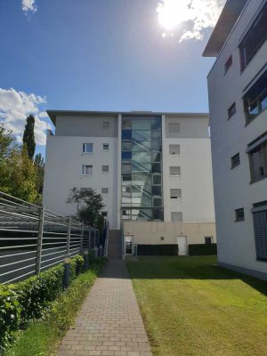 Ein Traum: Zentrale und ruhige 3-Zimmer-Wohnung mit Balkon, EBK und Aufzug im Grünen in S-West