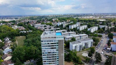 Exklusive 4,5-Zimmer-Wohnung mit Pool, 2 Balkone & Top-Ausstattung