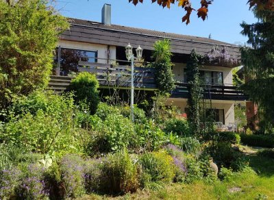 Außergewöhnliches Traumhaus in herrlicher Randlage mit Renovierungsbedarf