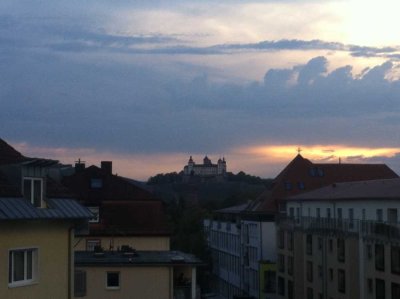 Freundliche helle 3-Zimmer-DG-Wohnung, sonniger Dach-Balkon hinter der Residenz
