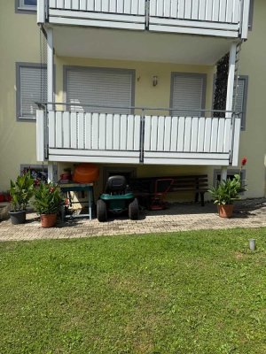 Modernisierte EG-Wohnung mit zwei Zimmern sowie Balkon und EBK in Lindau / Oberreitnau
