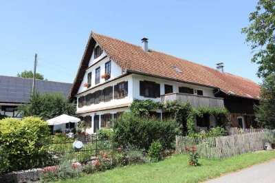 Idyllisch gelegene exklusive Bauernhaushälfte nahe Bodensee
