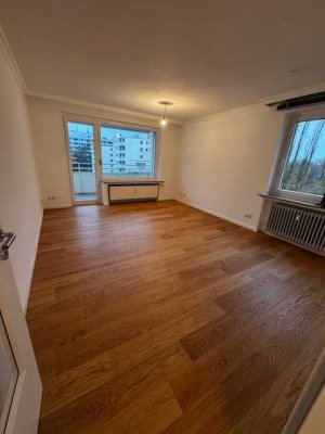 Helle, frisch renovierte 4-Zimmer-Wohnung mit Balkon, TG-Stellplatz & Außenstellplatz – nahe Club zV