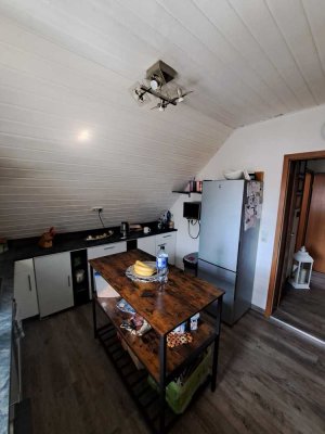 Modernisierte 4-Raum-Wohnung mit Balkon und EBK in Regenstauf-An der Dorfbreite