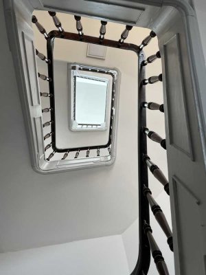 4-Zimmer Altbauwohnung mit Lift und Balkon Nähe HBF