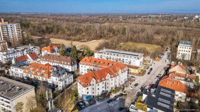 Charmanter Altbau direkt am Park. Helle 3-Zimmer-Wohnung mit großer Wohnküche & Balkon zum ruhigen I
