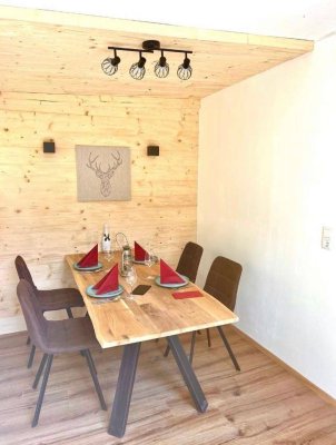 Zweitwohnsitz und Hauptwohnsitz möglich. Kernsanierte Wohnung mit Garage, Nebengebäude, Hobbyraum, Garten.