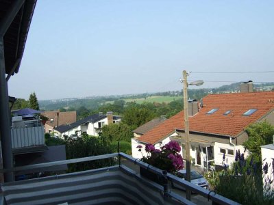 Helle 3-Zimmer-Wohnung erste Etage in Aachen-Brand mit sonnigem Südbalkon und Blick in die Voreifel