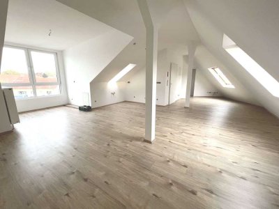 Hanau - City, Neu renovierte 2 Zimmer Wohnung im Dachgeschoss
