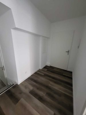 Freundliche und gepflegte 4-Raum-Wohnung mit gehobener Innenausstattung mit Balkon in Moers