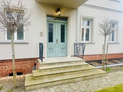 Erstbezug nach Sanierung: Geräumige, stilvolle 7-Raum-Maisonette-Wohnung mit lux. Innenausstattung