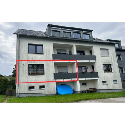 Renovierte Dreizimmerwohnung im Erdgeschoss 
- Stellplatz - Balkon