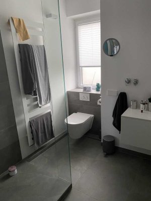 Provisionsfrei: Hochwertig sanierte Wohnung mit Loggia und Balkon