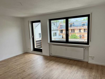 Stilvolle, sanierte 3-Zimmer-Wohnung mit Balkon in Karlsfeld-Rothschwaige