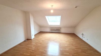Charmante 3-Zimmer-Dachgeschosswohnung in gepflegtem Mehrfamilienhaus