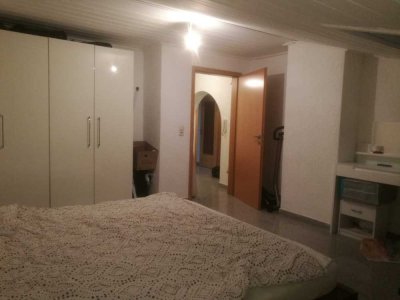Freundliche 2-Zimmer-Dachgeschosswohnung zur Miete in Pforzheim