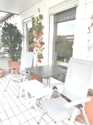 Angenehme Lage und S-Bahn-nah: sehr gepflegte 4-Zimmer-Wohnung mit Balkon und TG-Platz , Offenbach