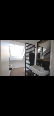 Neuwertige 1,5-Raum-Wohnung mit Loggia und Einbauküche in Regensburg