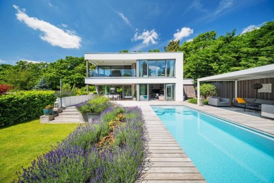 Moderne Villa mit Garten und Pool
