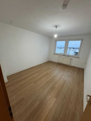 Geräumige 1-Raum-Wohnung, Wannenbad mit Fenster, Keller und Stellpl. mgl.