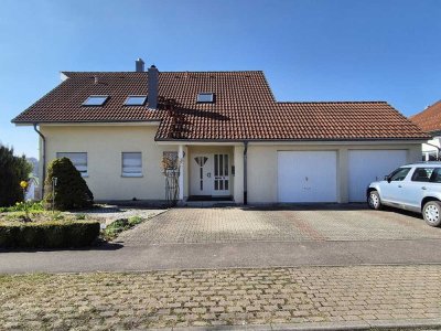 **2(!) Wohnungen im ruhig gelegenen 3-Parteien-Haus**
