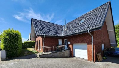Freistehendes Zweifamilienhaus mit großem Garten in Leopoldshöhe