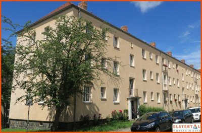 Frisch sanierte Altbauwohnung in ruhiger Stadtlage! Bad mit Wanne // Küche und Bad mit Fenster!