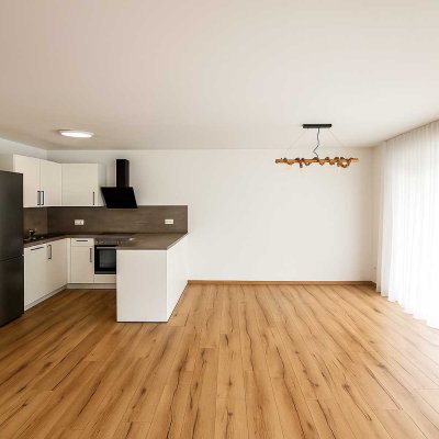 Schöne, helle 94m² 3- Zimmerwohnung (Terrasse, EBK, barrierefrei)