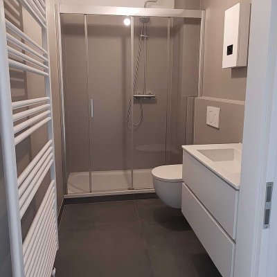 Designbad, Dachterrasse, geschliffener Dielenboden, Klimaanlage - Wer bietet mehr ?