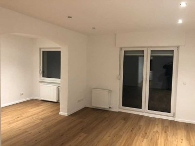 Stilvolle, vollständig renovierte 2,5-Raum-Wohnung mit geh. Innenausstattung mit Balkon in Bruchsal