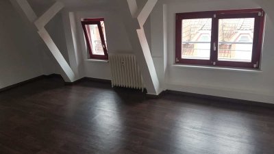 3 Zimmer- DG Wohnung im Zentrum mit Einbauküche