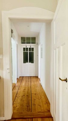 Wunderschöne 2-Zimmer Altbau-Wohnung mit gehobener Ausstattung in Nürnberg