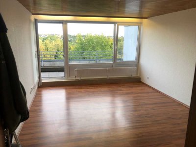 Geschmackvolle Wohnung mit drei Zimmern sowie großen Balkon und Einbauküche in Bochum