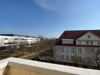 4-Zi-DG-Whg. mit Blick über die Stadt ... nach eigenen Vorstellungen renovieren und dann genießen !!