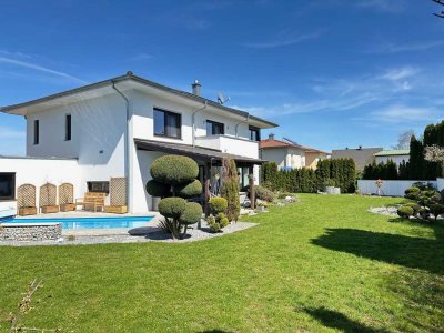 Exclusives Wohnhaus/Energie A+ Bj. 2009 m. Pool, Wärmepumpe u. ca. 1.060 m2 parkähnlichem Grundstück