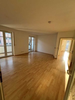 Dachgeschosswohnung mit Loggia in ruhiger Lage