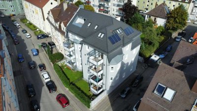 helle ruhige 4 ZKB Wohnung Balkon Aufzug FuBo KFW55 Haus von 2014 mit Küche, Lüftungsanlage, Parkett
